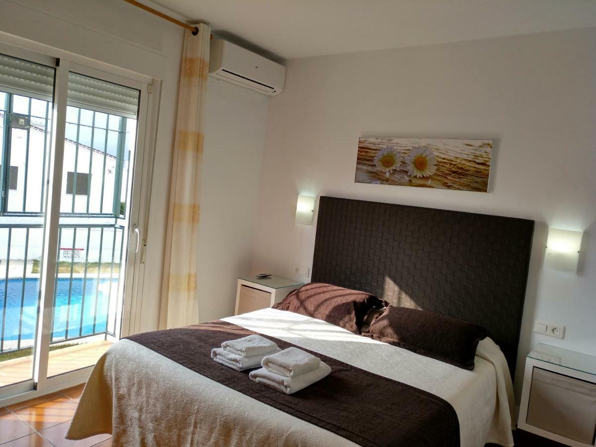 Apartamentos Luna De ネルハ エクステリア 写真