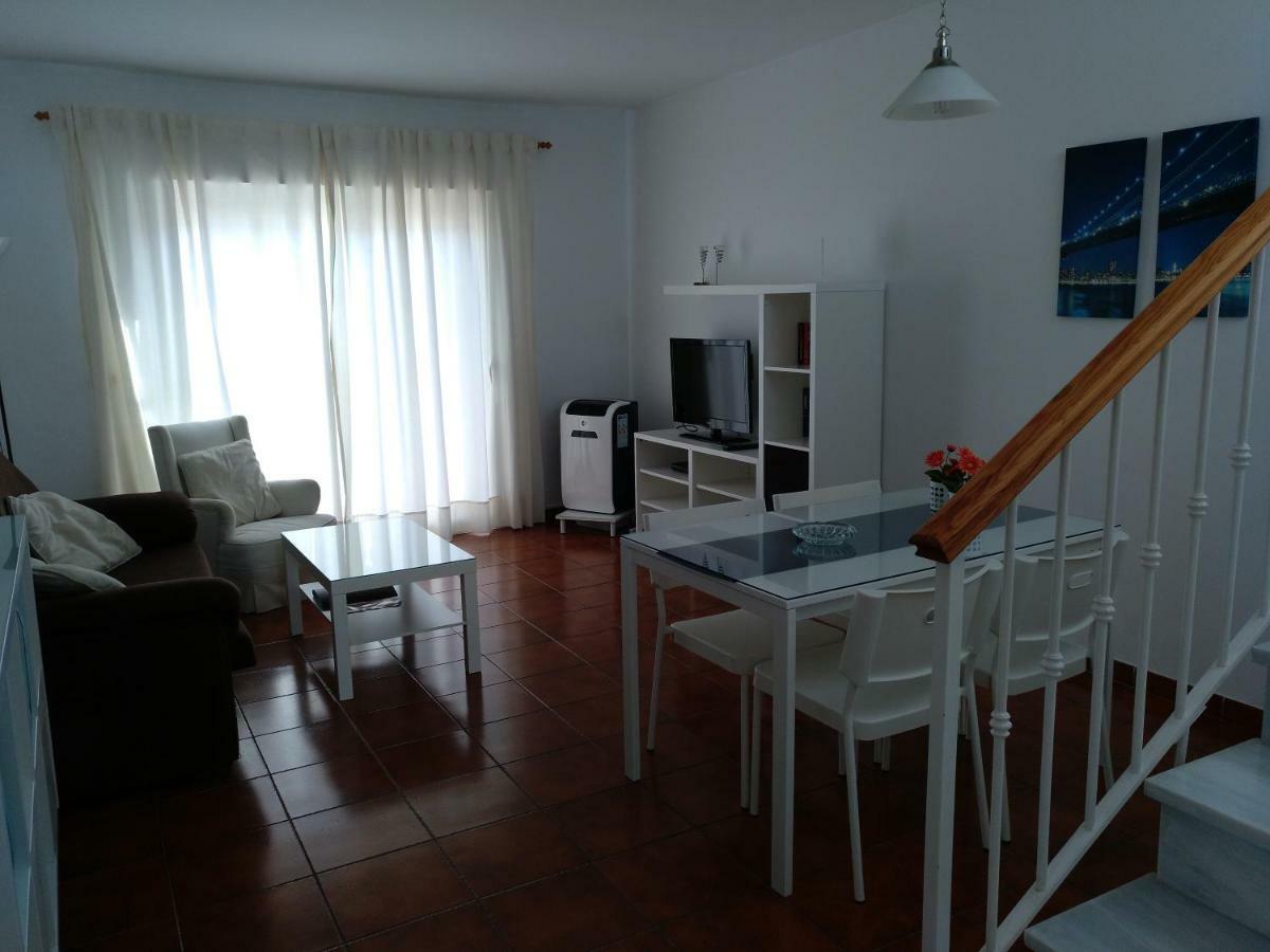 Apartamentos Luna De ネルハ エクステリア 写真